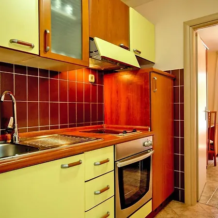 Matilde - Cdn04055-cya * Vodice